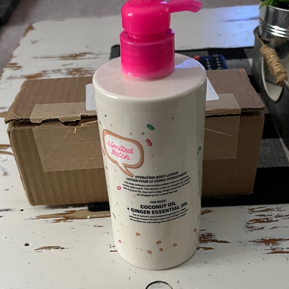 PINK Victoria's Secret Coco Sugar & Spice Hydrating Lotion - Picture 2 of 4